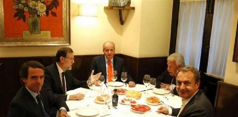 Rajoy y los trés expresidentes cenen col rei Juan Carlos