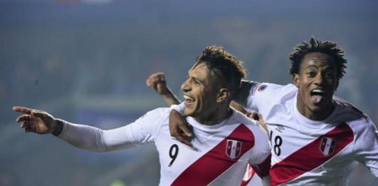 Perú derrota 2-0 a Paraguay y logra el tercer puesto de la Copa América 2015 