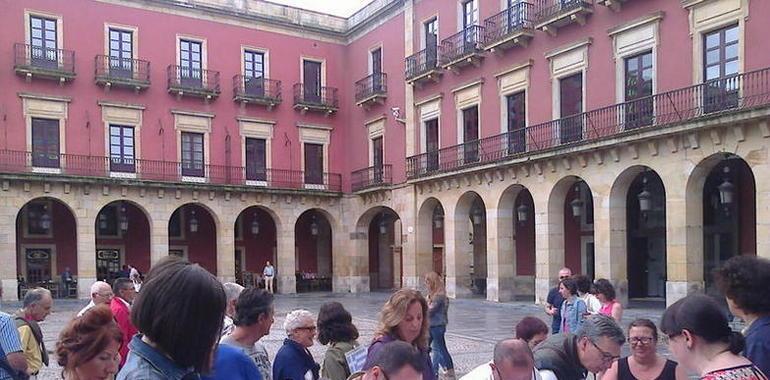 Recortes Cero Asturias recoge un "libro" de apoyo ciudadano español al pueblo griego