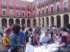 Recortes Cero Asturias recoge un "libro" de apoyo ciudadano español al pueblo griego