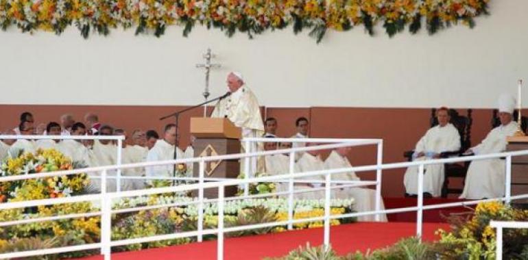 La familia centra la homilía del papa Francisco en multitudinaria misa en Guayaquil  