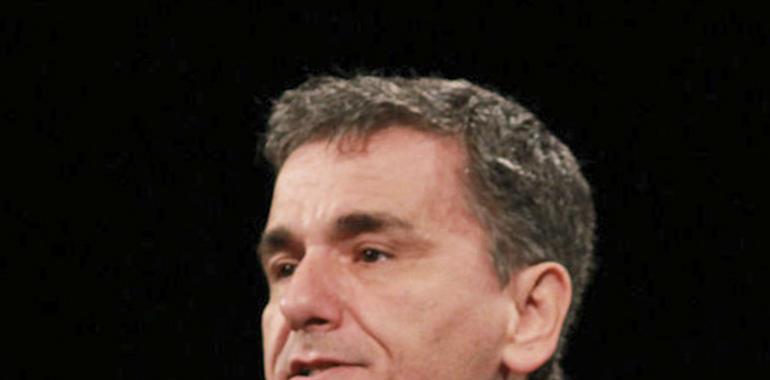 Tsakalotos presenta verbalmente la propuesta griega, que mañana tendrá por escrito el Eurogrupo