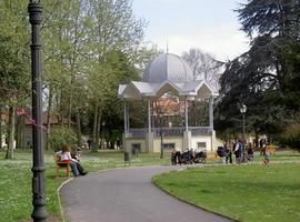 La Estaya de la Llingua organiza visites guiaes al parque Ferrera en llingua asturiana