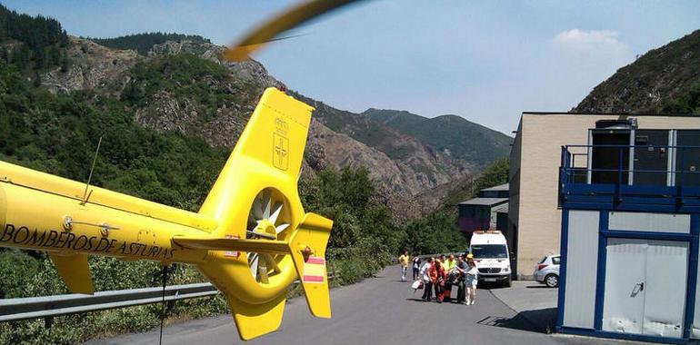 Trasladan al HUCA a un minero herido por un derrumbe en la mina de Pilotuerto, en Tineo