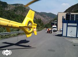 Trasladan al HUCA a un minero herido por un derrumbe en la mina de Pilotuerto, en Tineo