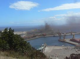 UGT exige medidas de protección medioambiental que eviten nubes de carbón en Gijón