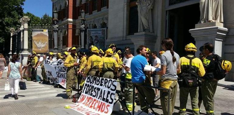 Los bomberos forestales asturianos inician una huelga indefinida