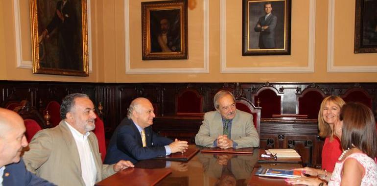 Reunión municipal con los miembros del Rotary Club de Oviedo