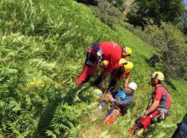 Rescatado un senderista herido en una pierna en La Cascada del Xiblu, Teverga