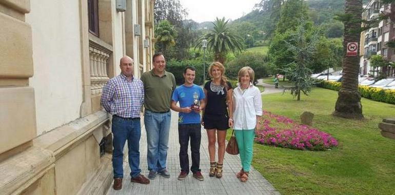 Reconocimiento en Villaviciosa al mérito deportivo de Cristian García (pit-bike)