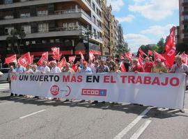 Los sindicatos se concentran en Oviedo tras otra muerte en accidente laboral