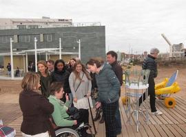 La playa de Poniente es de las más accesibles de España para personas con movilidad reducida