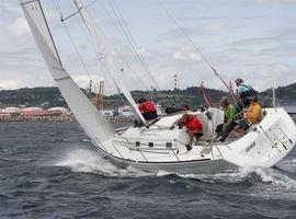 La regata de cruceros de la Semana Asturiana de Vela surca la costa