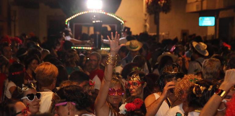 El Carnaval de Luanco pudo con la noche