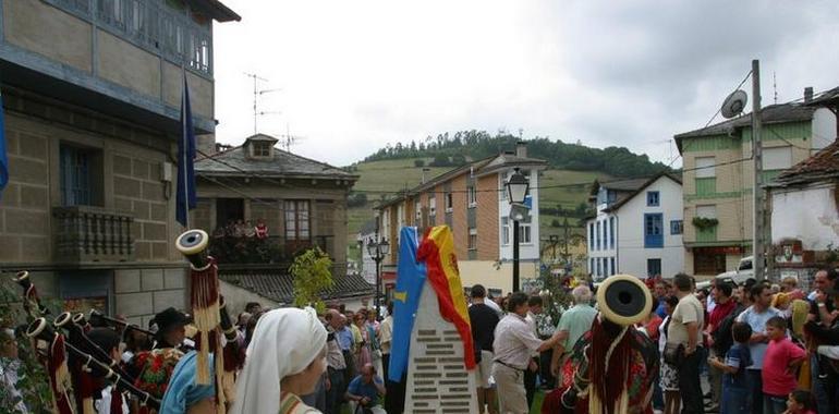 Navelgas abraza a Belmonte