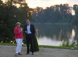 El presidente Rajoy y la canciller Merkel preparan la cumbre con un idílico paseo