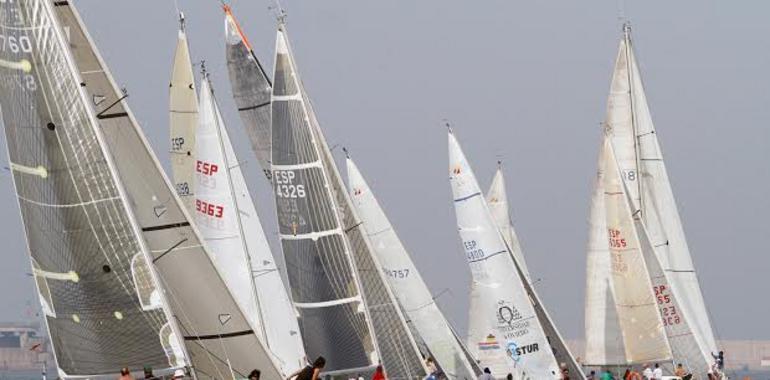 La bahía de San Lorenzo acoge el fin de semana el XXV Trofeo Villa de Gijón de Cruceros