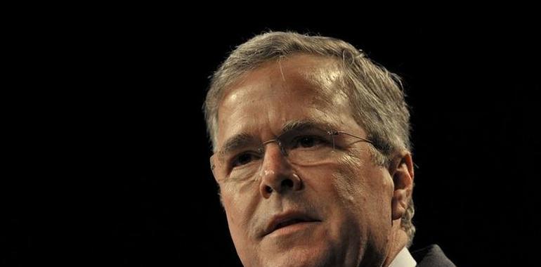 Jeb Bush refuga la "esixencia" de Trump de que toos falen inglés nEEUU