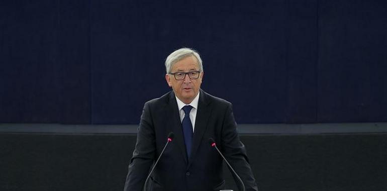 Juncker encamienta a "tolos estaos" a participar na acoyida de 120.000 refuxaos