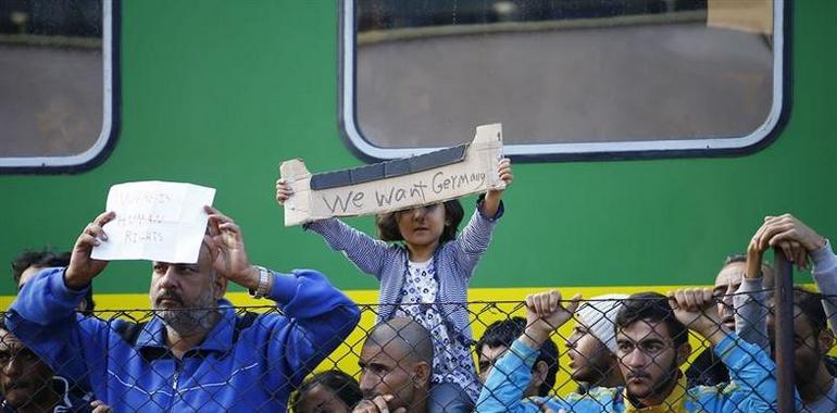 Marcha en tren desde Oviedo a Gijón de la Red Asturiana de Familias de Acogida de Refugiados 