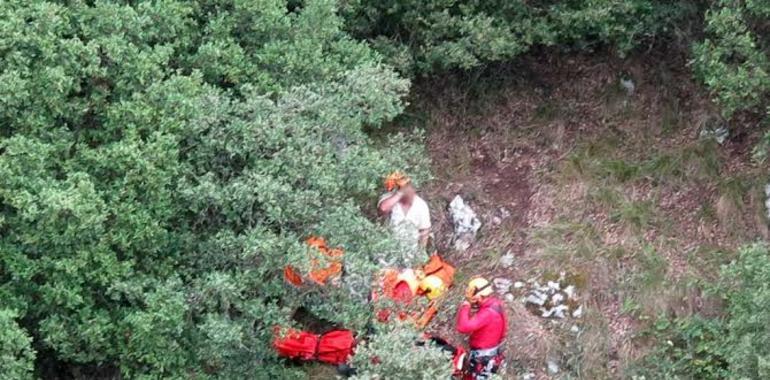 Rescatado en Proaza un cazador herido por una caída