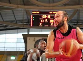 El Unión Financiera Baloncesto Oviedo se midió con el Ovarense Basquetebol 