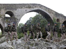 Raid y marchas en la recta final de las maniobras de la Guardia Real en Asturias