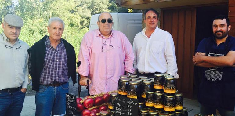 Inaugurada la V Feria de la Miel en Vega de Liébana