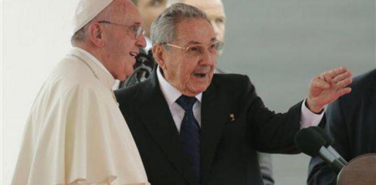 Papa Francisco pide reconciliación en Cuba ante "un ambiente de guerra mundial"