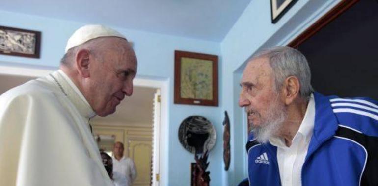 Papa Francisco mantuvo encuentro informal con Fidel Castro  