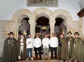 Los chefs Jaime Uz y Ricardo Sotres, Cofrades de Honor de Amigos del Quesu Gamoneu