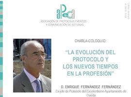 Charla de Enrique Fernández en el Ayuntamiento de Oviedo sobre Protocolo