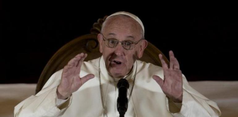El papa Francisco promete a las víctimas de pedofilia que los culpables lo pagarán