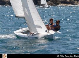 Liderazgos en el Trofeo de Otoño Vela Ligera en Gijón