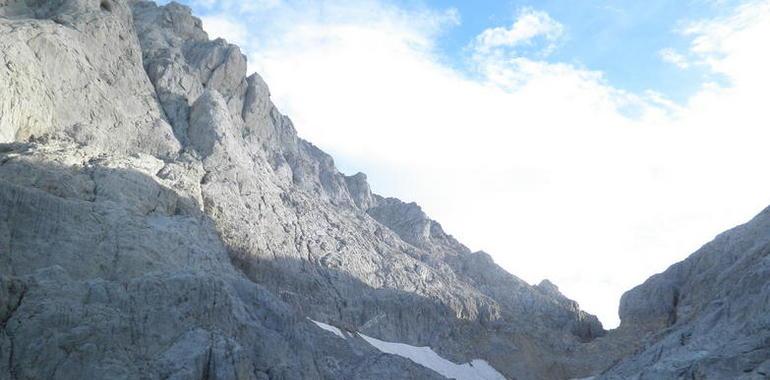 #UniOvi investiga el cambio climático en las masas heladas de Picos de Europa