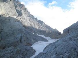 #UniOvi investiga el cambio climático en las masas heladas de Picos de Europa