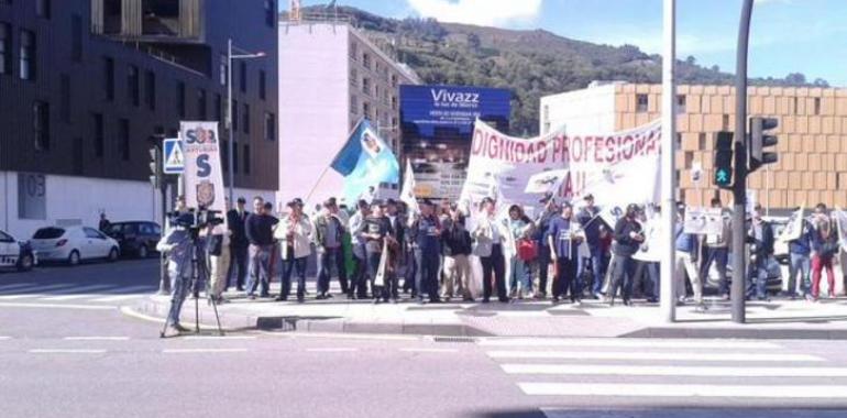 Concentración en Mieres con @SUPASTURIAS por la dignidad profesional