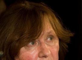 El Nobel de Lliteratura 2015 galardona lautora y periodista bielorrusa Svetlana Alexievich