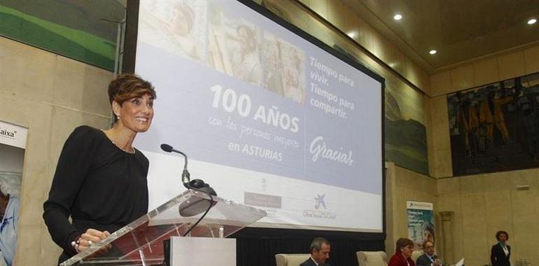 Cientos de personas celebran 100 años del Programa de Mayores de la OS "la Caixa