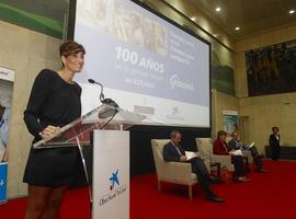 Cientos de personas celebran 100 años del Programa de Mayores de la OS "la Caixa