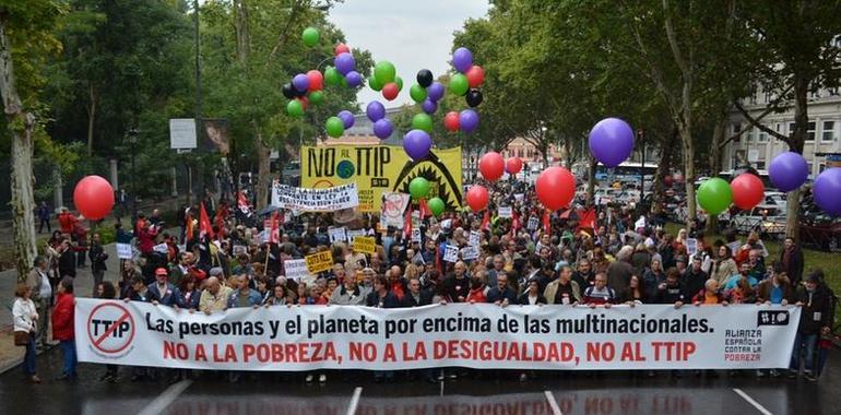 Manifestación multitudinaria para exigir el fin de las políticas que generan pobreza y desigualdad