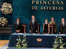 Don Felipe rinde un emocionado homenaje a Asturias al inicio de los Premios