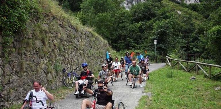 APTAA invita a un recorrido en bici adaptada por el entorno del Niemeyer