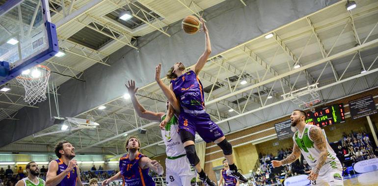 El “Efecto Pumarín” aupó al UF Baloncesto Oviedo en su tercera victoria