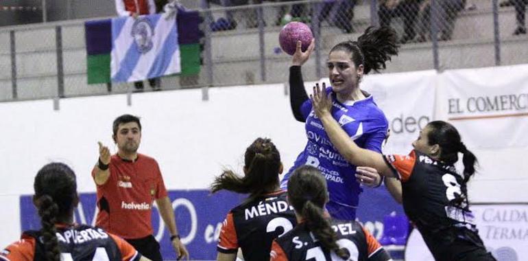 El Jofemesa Oviedo Balonmano Femenino perdió por un gol ante el Clínicas