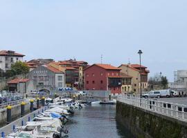 Principado y Ayuntamiento de Llanes desbloquean el proyecto de pasarela peatonal en el puerto