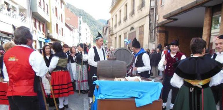 Moreda de Aller celebra la folixa de San Martín