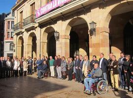 Ciudadanos y políticos unidos en la condena del asesinato machista en Oviedo