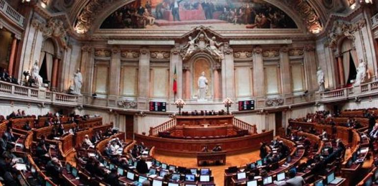 El Parlamento tumba el gobierno de derechas en Portugal