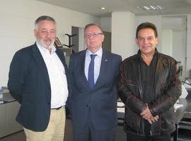 Encuentro entre el consejero de Sanidad, Del Busto, y el presidente del CODES, González Tuñón